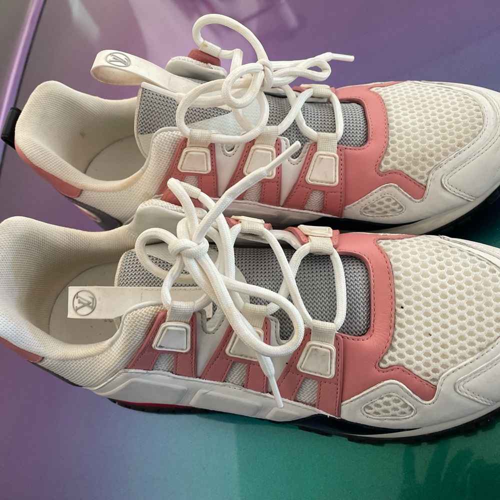 Women’s LV Run Away Sports Shoes - Picture 2 of 3